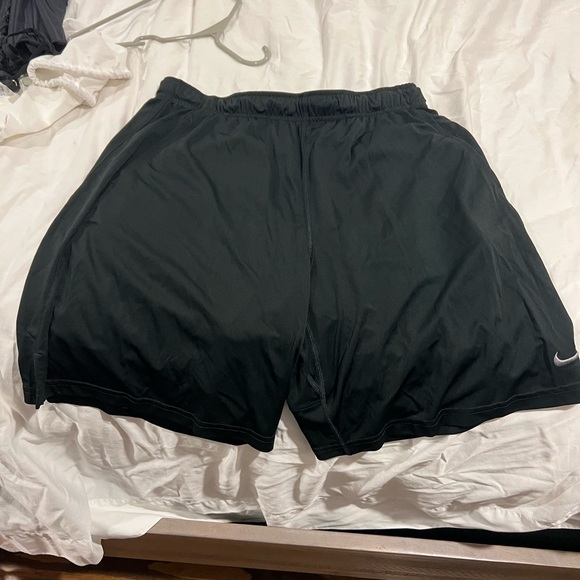 Nike Black Performance Shorts - Picture 1 of 4